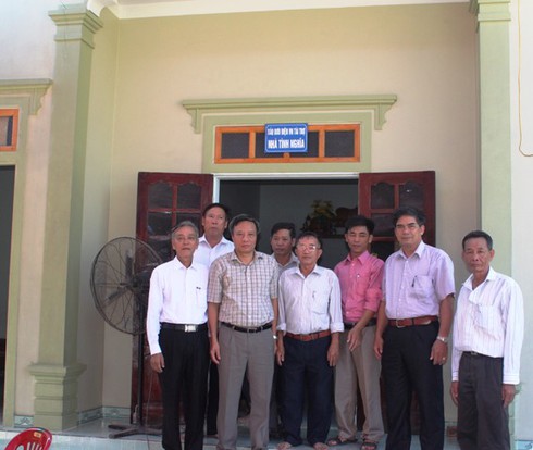 Báo Bưu Điện VN hỗ trợ tiền xây nhà cho 2 gia đình nạn nhân dioxin - ảnh 4