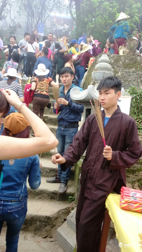 Quá tải cáp treo trong lễ khai hội chùa Hương Tích - ảnh 8