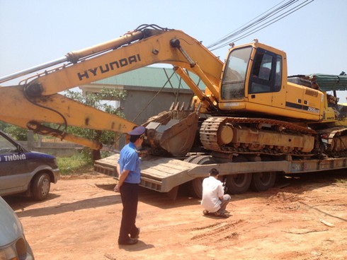 Hà Tĩnh: Truy bắt 2 xe đầu kéo siêu tải “lách” trạm cân, không hợp tác - ảnh 1