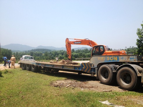 Hà Tĩnh: Truy bắt 2 xe đầu kéo siêu tải “lách” trạm cân, không hợp tác - ảnh 2