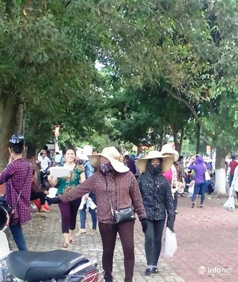 Hàng trăm tiểu thương kéo đến UBND Hà Tĩnh đòi gặp Bí thư Tỉnh ủy - ảnh 2