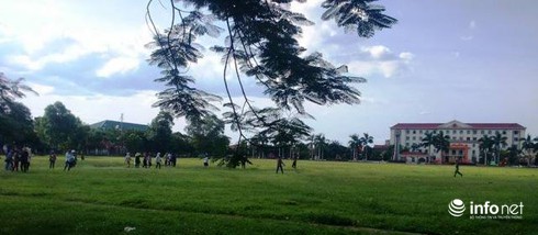 Hàng trăm tiểu thương kéo đến UBND Hà Tĩnh đòi gặp Bí thư Tỉnh ủy - ảnh 4