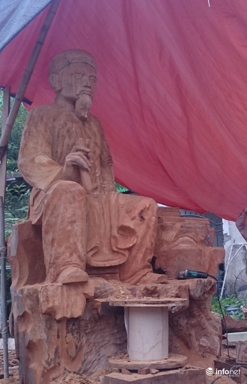 Hoàn thành tượng gỗ Nguyễn Du lớn nhất Việt Nam - ảnh 2