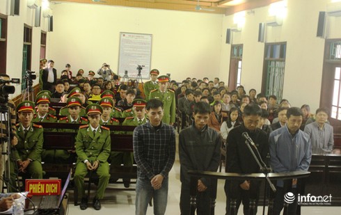 Xét xử vụ sập giàn giáo Formosa: 3/4 bị cáo chưa học gì về xây dựng! - ảnh 1