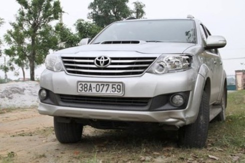 Giám đốc gây tai nạn rồi rút súng dọa dân bị phạt gần 20 triệu đồng - ảnh 1