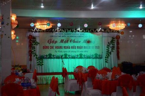 Tiệc nhậm chức hoành tráng: Nhà khách