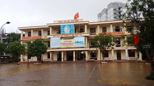 Chấm dứt hợp đồng với thầy giáo có hành vi ''dâm ô'' học sinh lớp 3 - ảnh 1