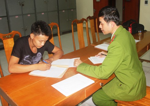 Phạm tội, trốn sang Lào rồi về