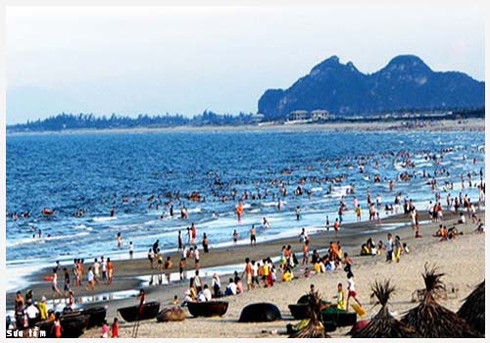 Nước biển Hà Tĩnh: 6 bãi biển đều an toàn, tắm được - ảnh 1