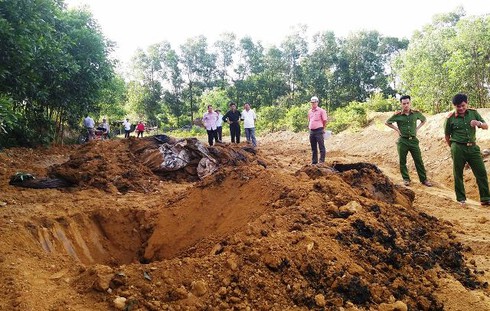 Vụ chôn chất thải của Formosa: Có khoảng 100 tấn, đang lấy mẫu phân tích - ảnh 1