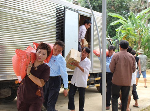 Formosa ủng hộ 1,2 tỷ đồng cho đồng bào lũ lụt Hà Tĩnh, Quảng Bình - ảnh 2