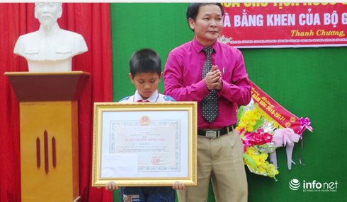 Nghệ An: Học sinh lớp 5 được Chủ tịch nước trao tặng Huân chương dũng cảm - ảnh 2