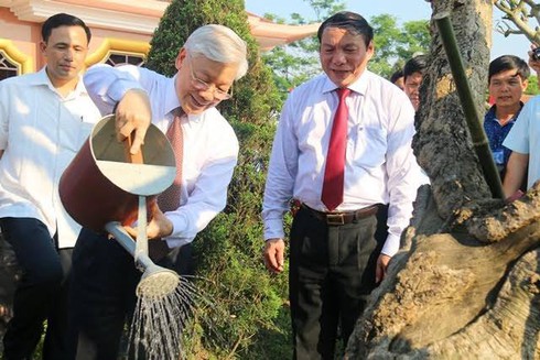 Tổng Bí thư Nguyễn Phú Trọng dâng hương tại khu lưu niệm cố Tổng Bí thư Lê Duẩn - ảnh 3