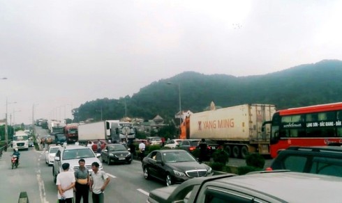 Vé BOT cầu Bến Thuỷ giảm 50%, dân vẫn ôm bọc tiền lẻ ra mua vé để phản đối - ảnh 4