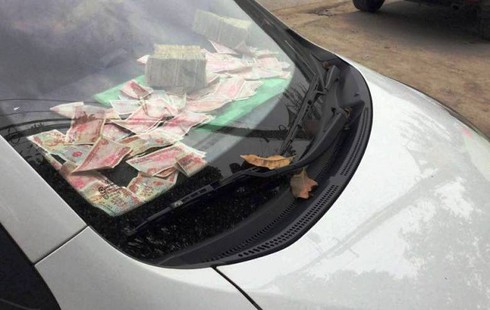 Vé BOT cầu Bến Thuỷ giảm 50%, dân vẫn ôm bọc tiền lẻ ra mua vé để phản đối - ảnh 2