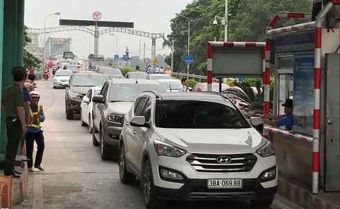 Vé BOT cầu Bến Thuỷ giảm 50%, dân vẫn ôm bọc tiền lẻ ra mua vé để phản đối - ảnh 3