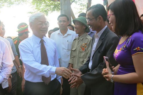 Tổng Bí thư Nguyễn Phú Trọng dâng hương tại khu lưu niệm cố Tổng Bí thư Lê Duẩn - ảnh 2