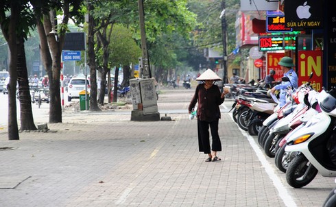 Nghệ An: Vỉa hè TP Vinh như thế nào sau 4 ngày ra quân giải tỏa? - ảnh 1