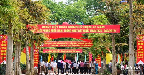 Khu di tích Kim Liên đón hàng ngàn lượt khách ngày đầu nghỉ lễ - ảnh 3