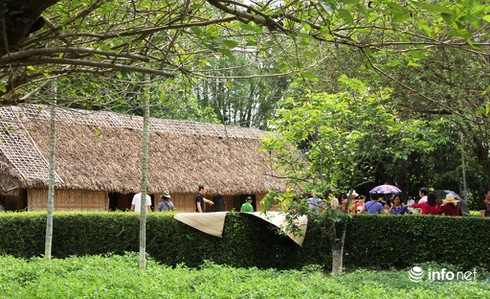 Khu di tích Kim Liên đón hàng ngàn lượt khách ngày đầu nghỉ lễ - ảnh 14