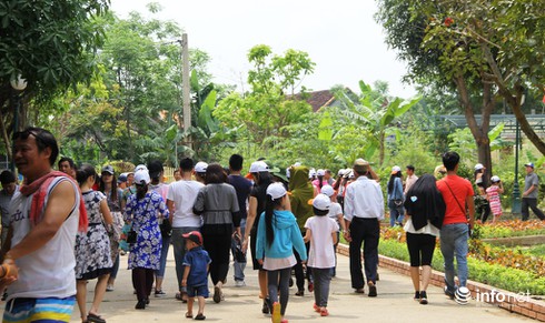 Khu di tích Kim Liên đón hàng ngàn lượt khách ngày đầu nghỉ lễ - ảnh 11