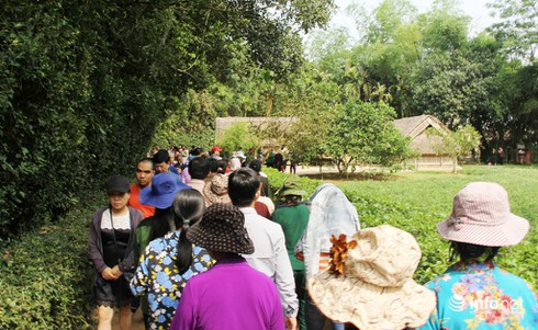 Khu di tích Kim Liên đón hàng ngàn lượt khách ngày đầu nghỉ lễ - ảnh 5