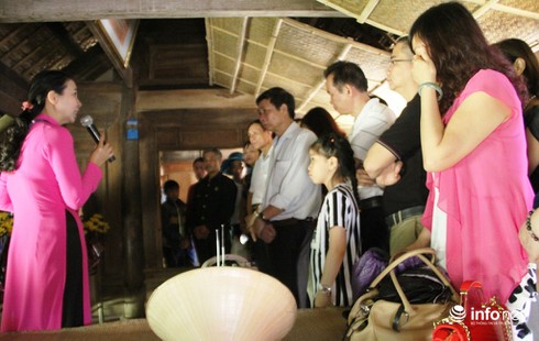 Khu di tích Kim Liên đón hàng ngàn lượt khách ngày đầu nghỉ lễ - ảnh 10