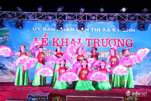 Hà Tĩnh: Biển Kỳ Ninh đẹp mộng mơ trong đêm khai hội - ảnh 3