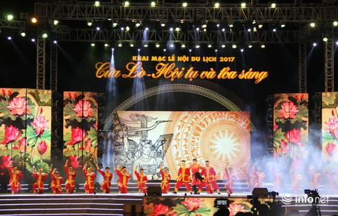 Chủ tịch nước đánh trống khai hội mùa du lịch biển Cửa Lò năm 2017 - ảnh 6