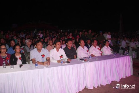 Hà Tĩnh: Biển Kỳ Ninh đẹp mộng mơ trong đêm khai hội - ảnh 2