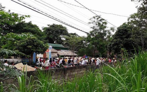 Nghệ An: Nghi trường dùng gà dịch, phụ huynh kéo đến phản đối - ảnh 2