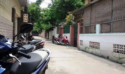 Đi mua đồ ăn sáng về, mẹ bàng hoàng phát hiện con trai treo cổ - ảnh 1