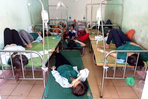 Nghệ An: Sau bữa ăn trưa, 50 công nhân nhập viện cấp cứu - ảnh 2