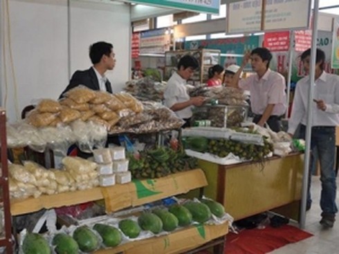 Tăng cường bình ổn giá, kích cầu dùng hàng Việt - ảnh 1