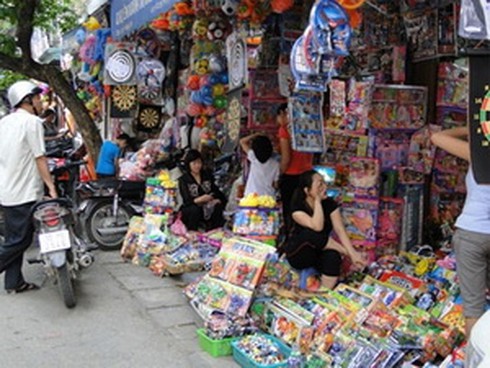 Thị trường đồ chơi: Không để hàng ngoại lấn lướt - ảnh 1