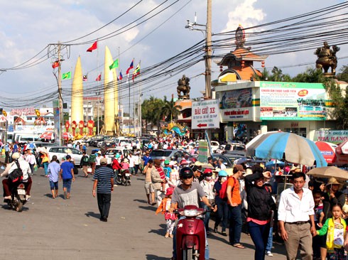 'Chặt chém' giá trông xe trong ngày Xuân - ảnh 2