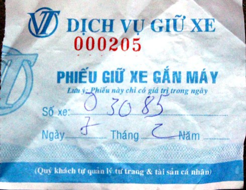 'Chặt chém' giá trông xe trong ngày Xuân - ảnh 3