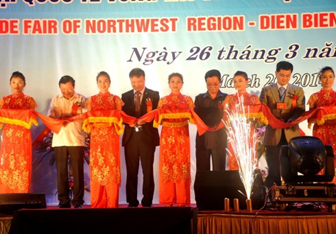 Khai mạc hội chợ thương mại quốc tế Tây Bắc-Điện Biên - ảnh 1