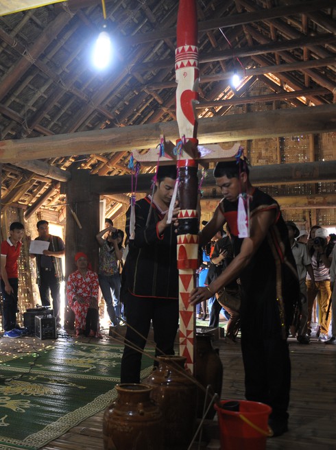 Độc đáo lễ rước cây nêu cầu an của người Ê Đê - ảnh 1