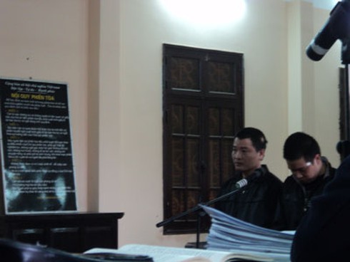 Xử côn đồ đánh người ở Văn Giang: Người dân bỏ cả công việc theo dõi phiên tòa - ảnh 6