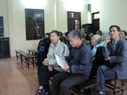 Xử côn đồ đánh người ở Văn Giang: Người dân bỏ cả công việc theo dõi phiên tòa - ảnh 5