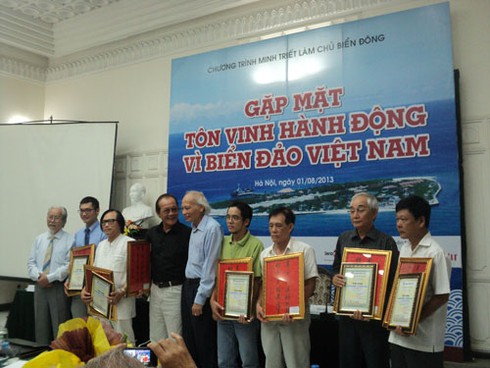 Tôn vinh hành động vì biển đảo, chống hoạt động phi pháp của Trung Quốc - ảnh 1