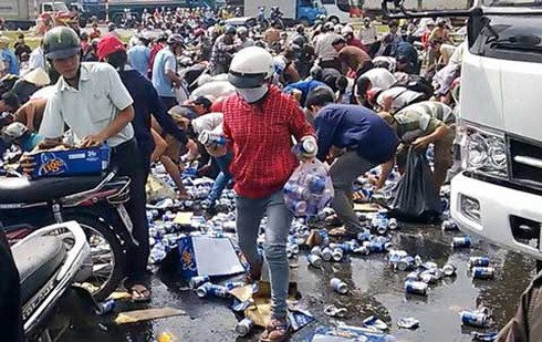 Vụ hôi bia: Độc giả phản bác quan điểm “không có sự dắt mũi, PR” - ảnh 1