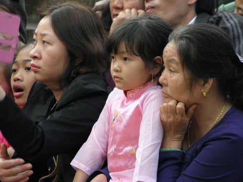 Lễ hội chùa Hương: Du khách hào hứng hành hương - ảnh 8