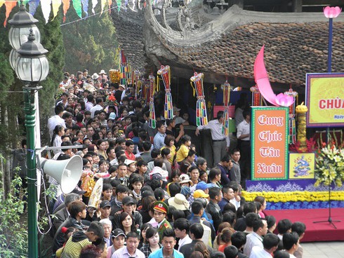 Lễ hội chùa Hương: Du khách hào hứng hành hương - ảnh 10