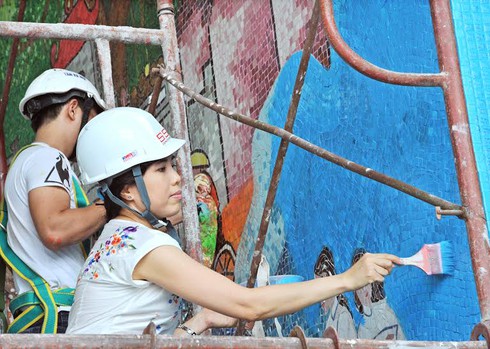 Bức tranh gốm cao nhất Việt Nam vừa hoàn thành - ảnh 1