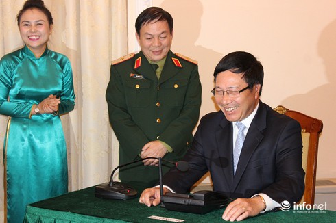 Phó Thủ tướng Phạm Bình Minh “ấn nút” khởi động tổng đài bảo hộ công dân - ảnh 1