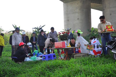 Hình ảnh tìm nạn nhân Thẩm mỹ viện Cát Tường: Thêm thầy cúng xuất hiện - ảnh 1