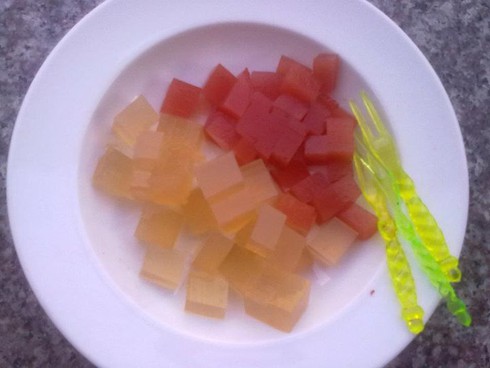 Cuối năm, lo ngộ độc, mẹ tự làm thạch dừa cho con - ảnh 2