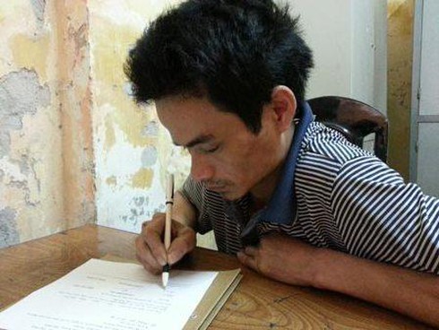 Ghen tuông, gã ác phu thủ dao đâm vợ điên cuồng - ảnh 1